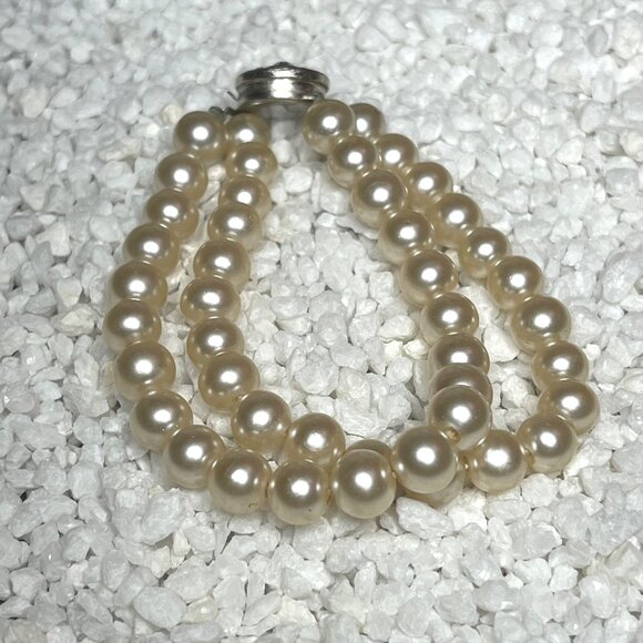 Vintage Double-Strand Faux-Pearl Bracelet with Rhinestone Clasp - Picture 4 of 8
